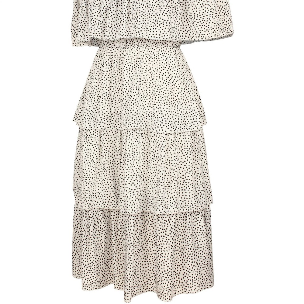 JUST IN🔥White Off The Shoulder Tiered Dress - Picture 7 of 8